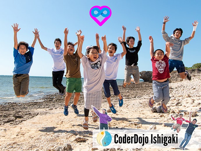 「Minecraftカップ2021」でもチーム部門の優秀賞を受賞したCoderDojo Ishigakiの子どもたち。写真撮影やIllustratorを使った加工も一さんが手がけた