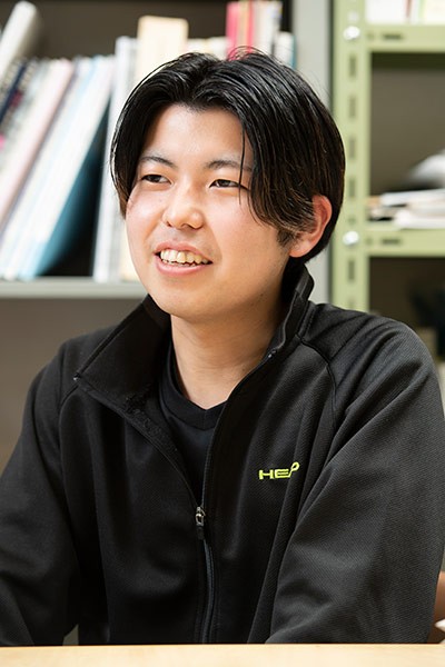 永田大昂さんは人のための本当に役立つ建築を目指したいと話す。そのためには細部にまでこだわる必要があると力説する(写真/朝日新聞出版・高野楓菜)