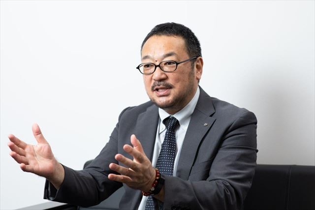 「スポーツの価値の拡大に向けて、大学としてどのような貢献ができるのかを考えました」と話す石井隆憲学部長(撮影/大野洋介)