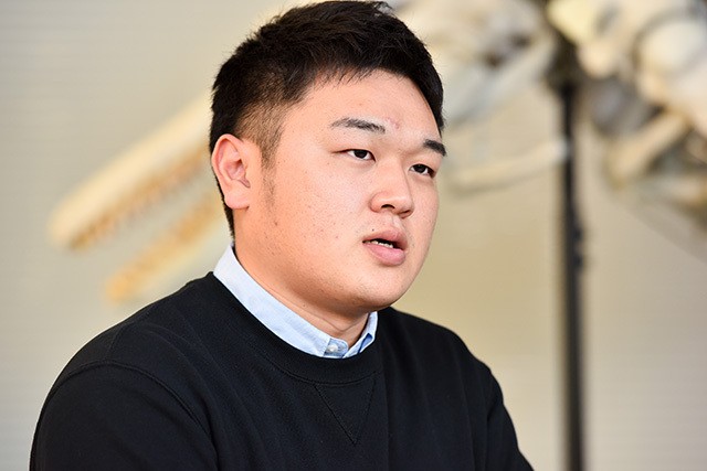 海洋資源環境学部・海洋資源エネルギー学科4年の清水良弥(しみず・ふみや)さん。英語はあまり得意ではなかったが、現在はオンラインでのディベートをこなせるまでに成長した(撮影/朝日新聞出版・掛祥葉子) <写真03B_田中先生キャプション>