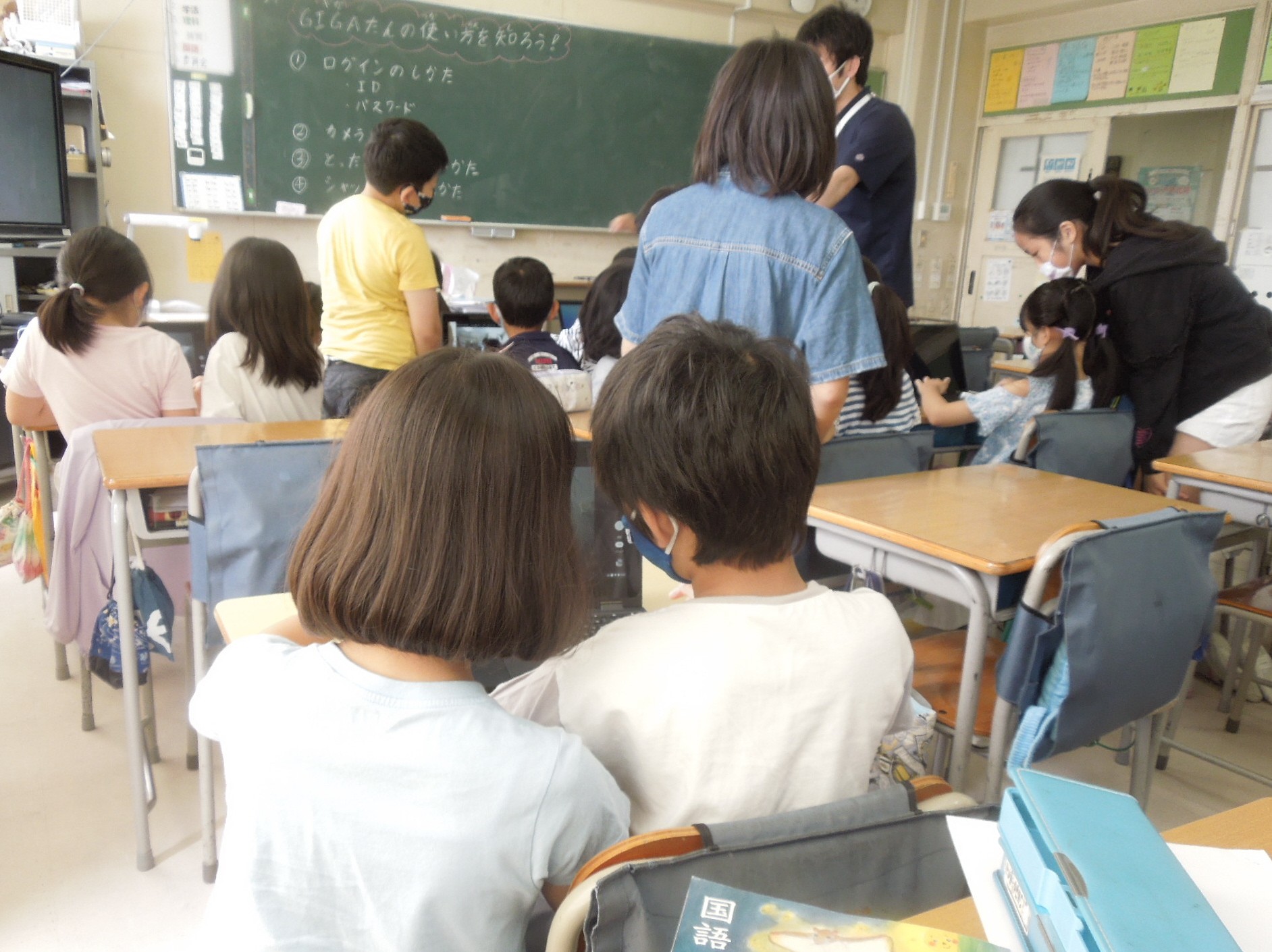 小学校低学年のパスワード問題とは　「ＧＩＧＡスクール」の現場