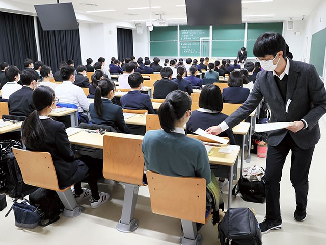 河合塾・近藤治さん 「理高文低は25年入試までは続く」|知りたい 聞き