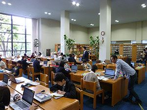 変わる私立中高一貫校～図書館は一日中いたくなる空間へ（下）
