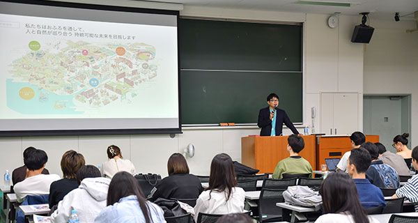 【専修大】経営学部「経営学特講」 OB山崎寿樹さんが講演