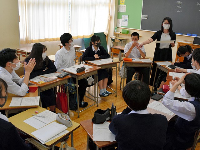 使える英語 授業ルポ 滋賀県立米原高校 堀尾美央先生 ディベートで4技能を磨く 新しい英語の学び方 朝日新聞edua