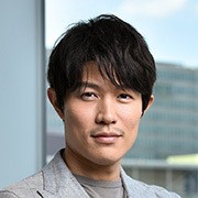 俳優 鈴木亮平さん 兵庫県立国際高等学校 同級生はカウボーイ 米国留学で 野生の王国 体験 ハイスクールラプソディー 朝日新聞edua